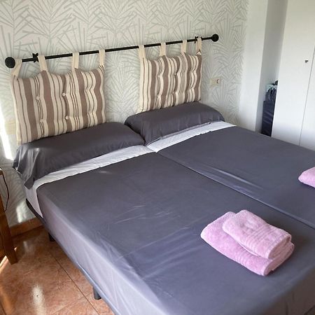 Luninoso Y Practico Apartamento En El Centro Con Amplio Parking Incluido Granada Esterno foto