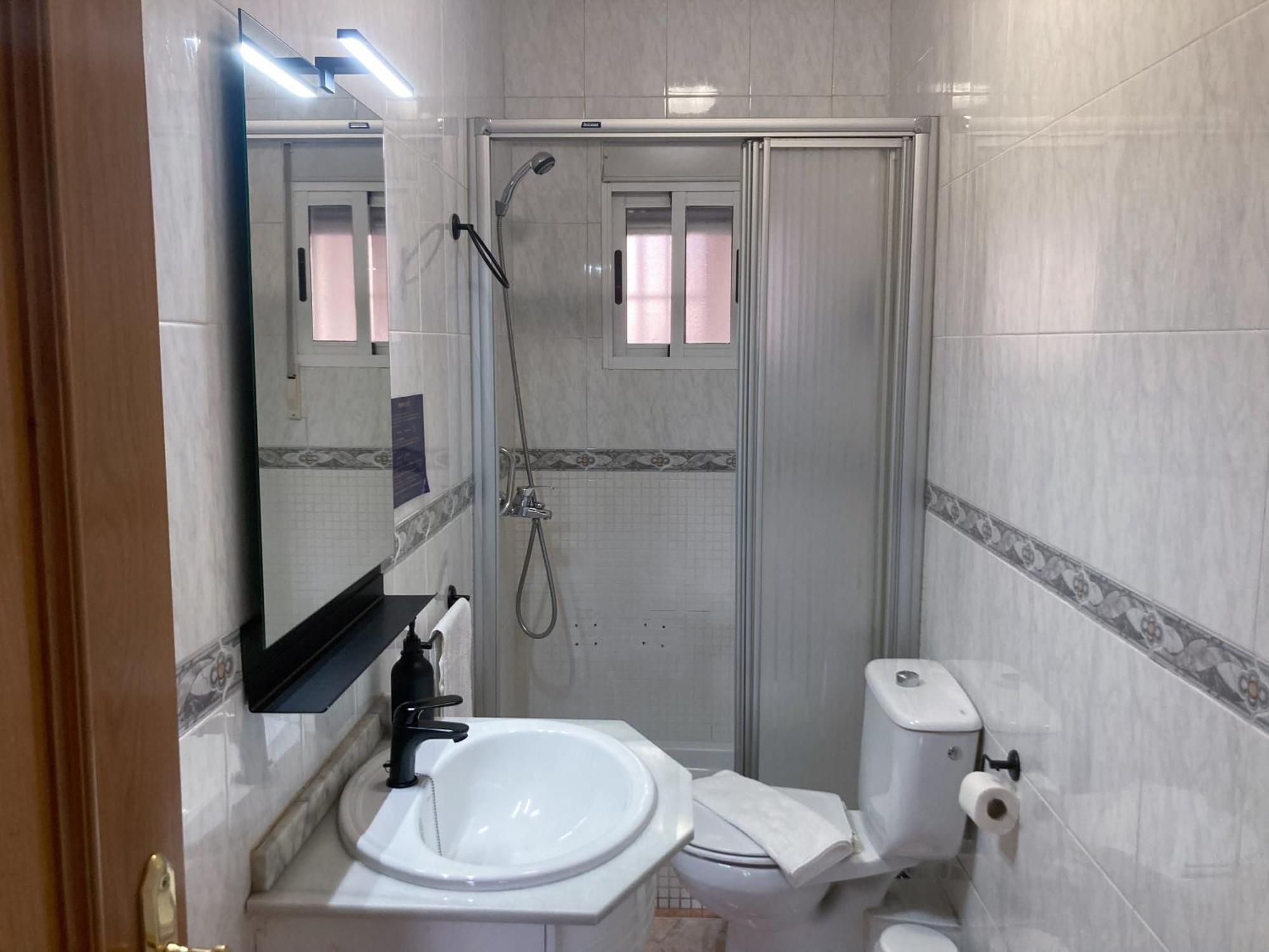 Luninoso Y Practico Apartamento En El Centro Con Amplio Parking Incluido Granada Esterno foto