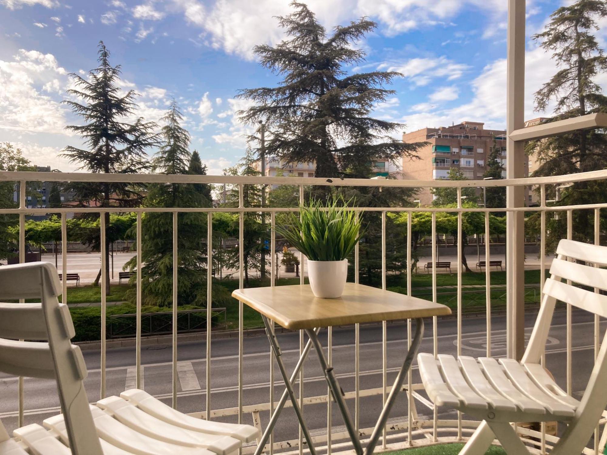 Luninoso Y Practico Apartamento En El Centro Con Amplio Parking Incluido Granada Esterno foto
